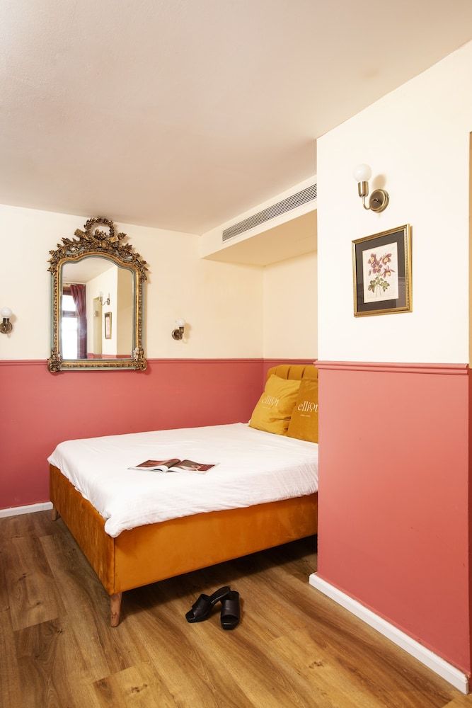 The Elliot - Adults only Standard Room 5