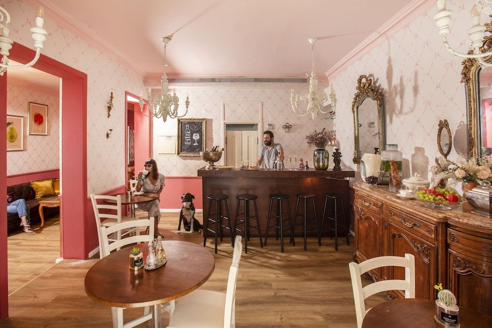 undefined The Elliot - Adults only 8