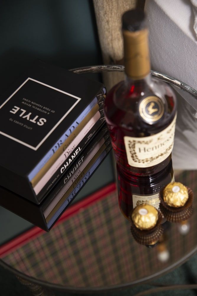 undefined The Elliot - Adults only 5