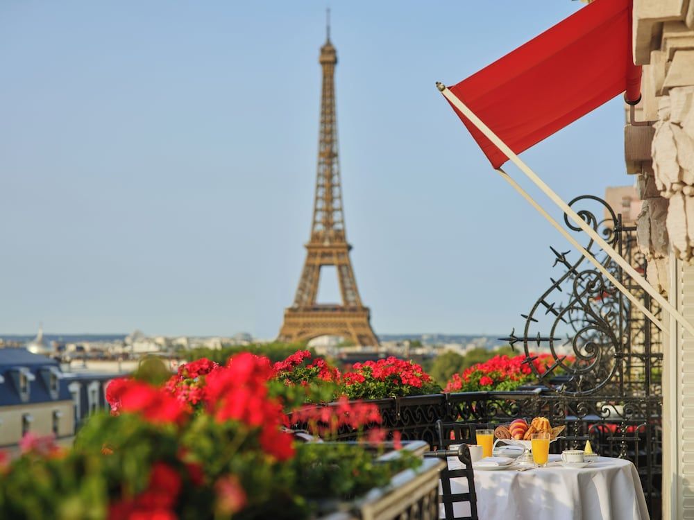 undefined Hôtel Plaza Athénée - Dorchester Collection