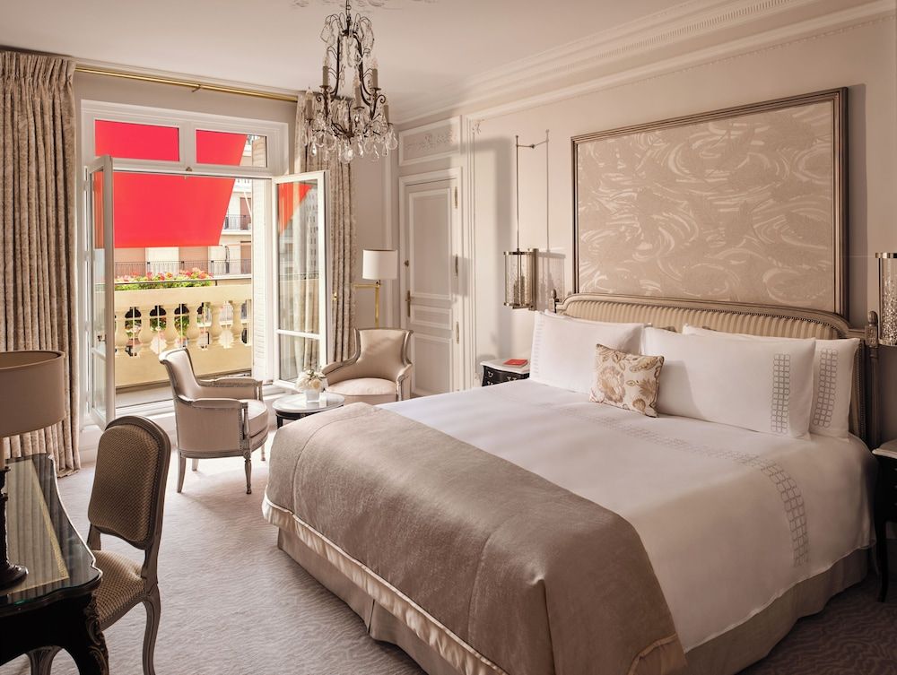 Deluxe Room Avenue Montaigne View