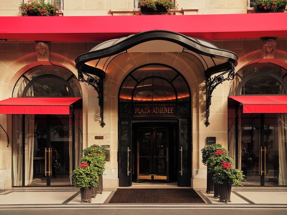 undefined Hôtel Plaza Athénée - Dorchester Collection 3