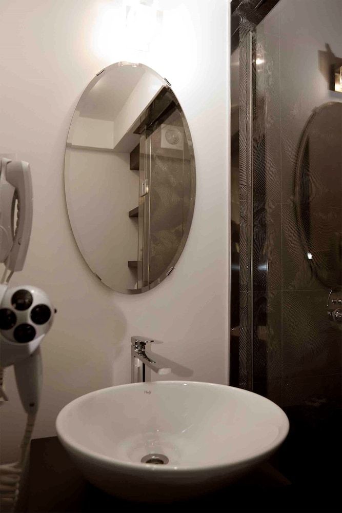 Hypnos Design Hotel Standard Room 4