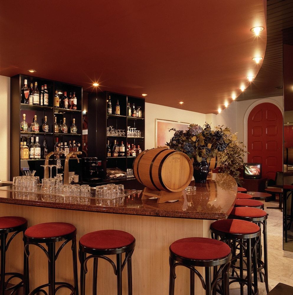 undefined Best Western Dam Square Inn 8