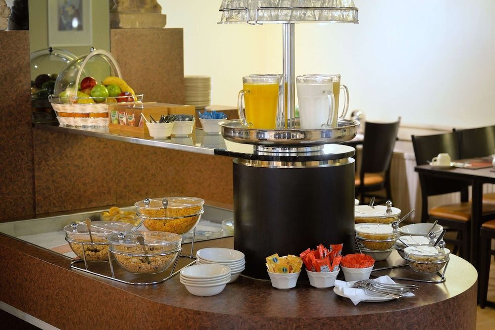 undefined Best Western Dam Square Inn 10