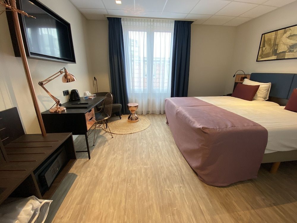Best Western Dam Square Inn Standard Room, 2 Twin Beds, Non Smoking 2