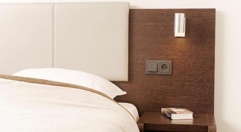 undefined Best Western Dam Square Inn 8