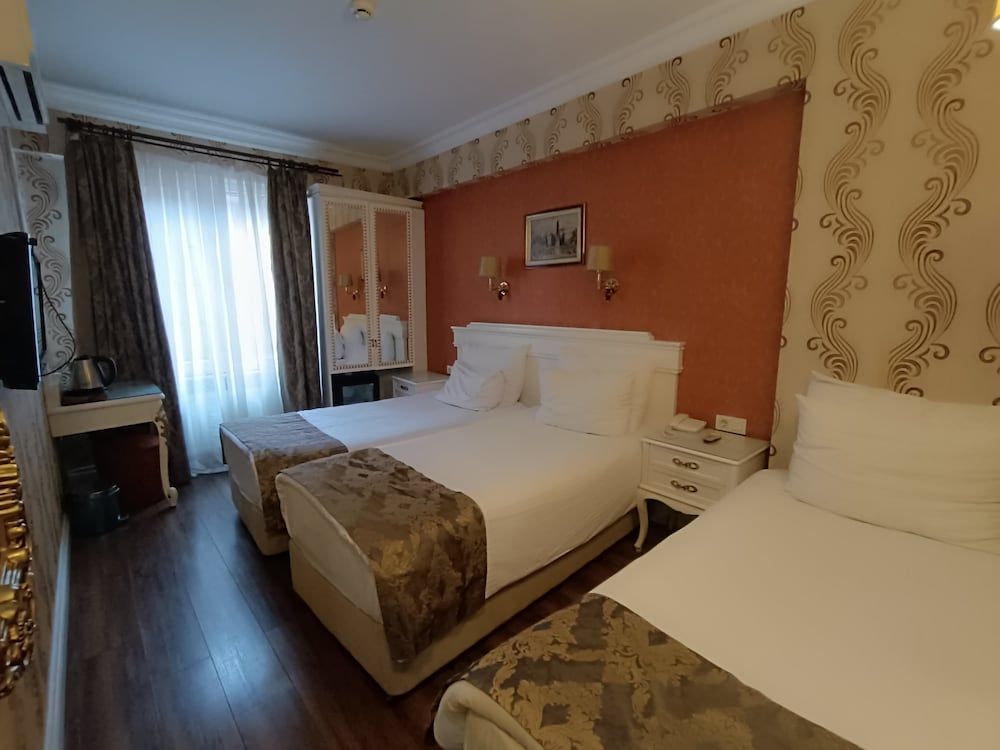 Family Room, 2 Bedrooms