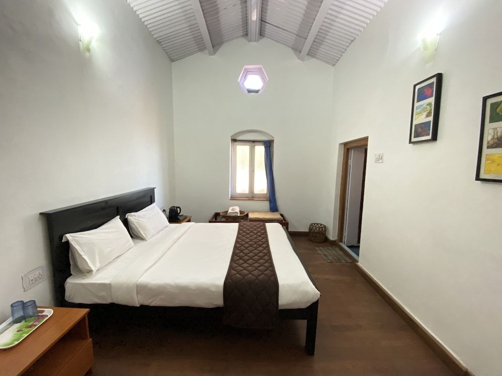 I- India Hotel Deluxe Room 11