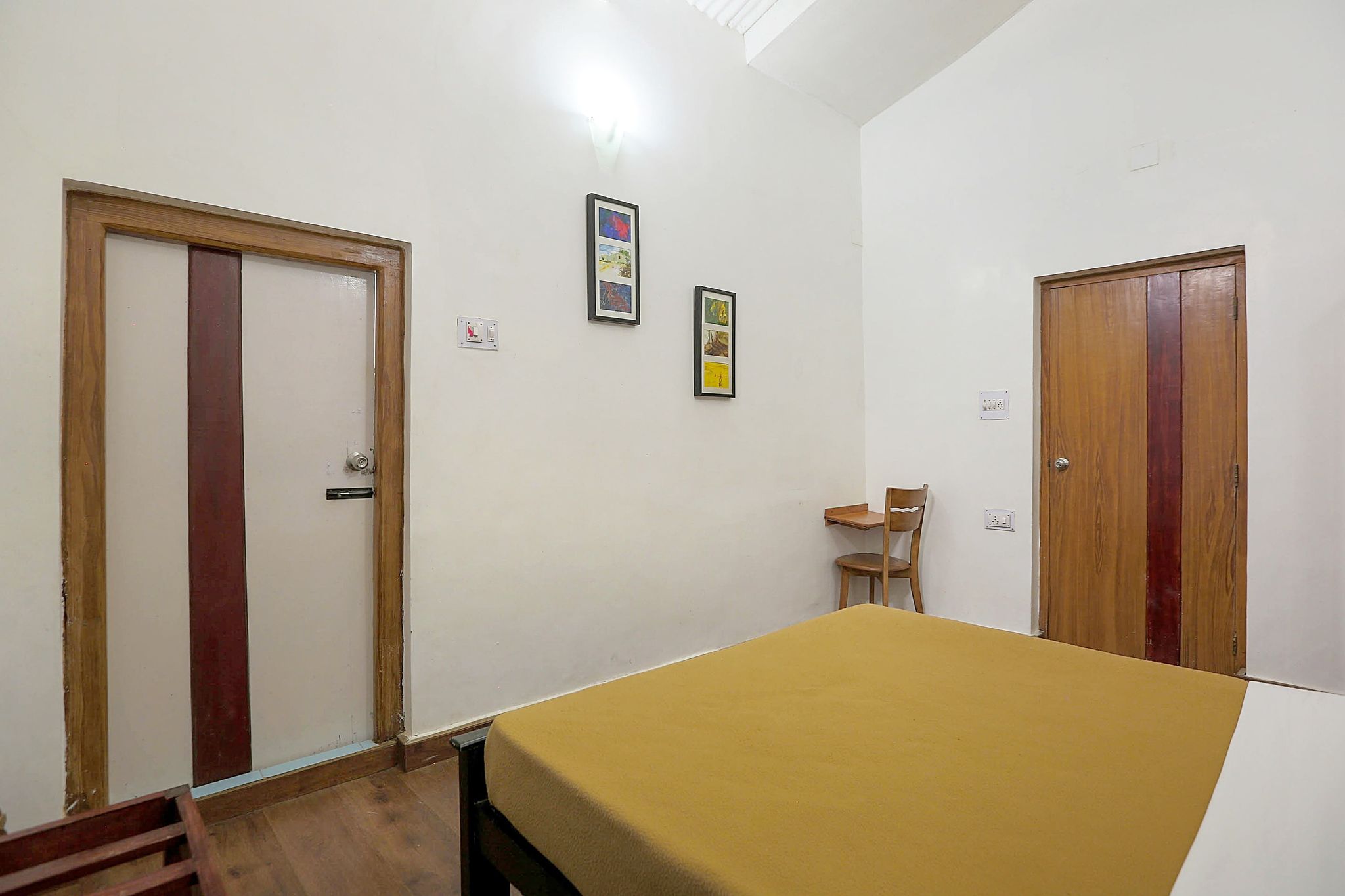 I- India Hotel Deluxe Room 16