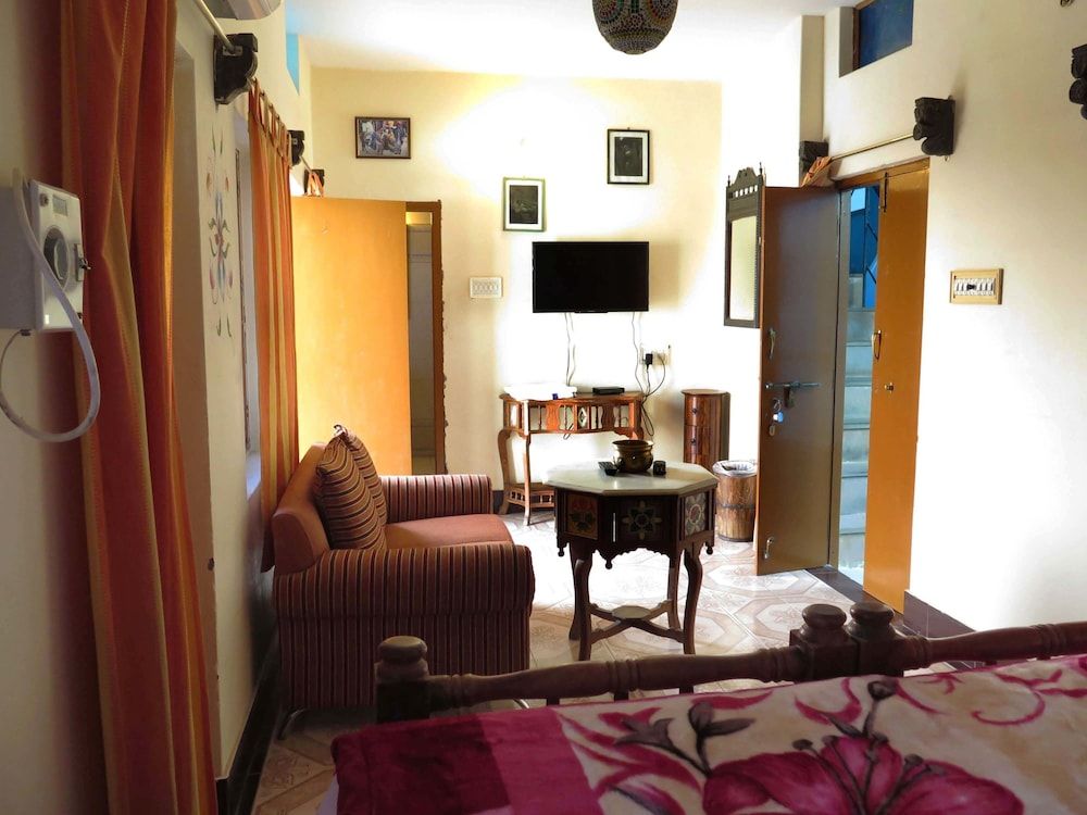 Yogi Guest House Deluxe Room 9