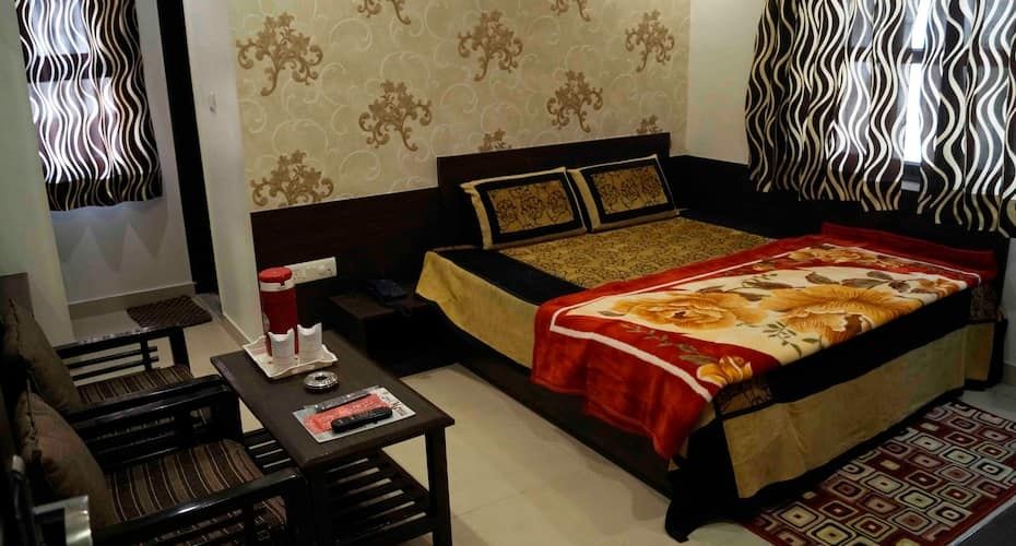 Hotel Shalimar Royal Deluxe Room 32