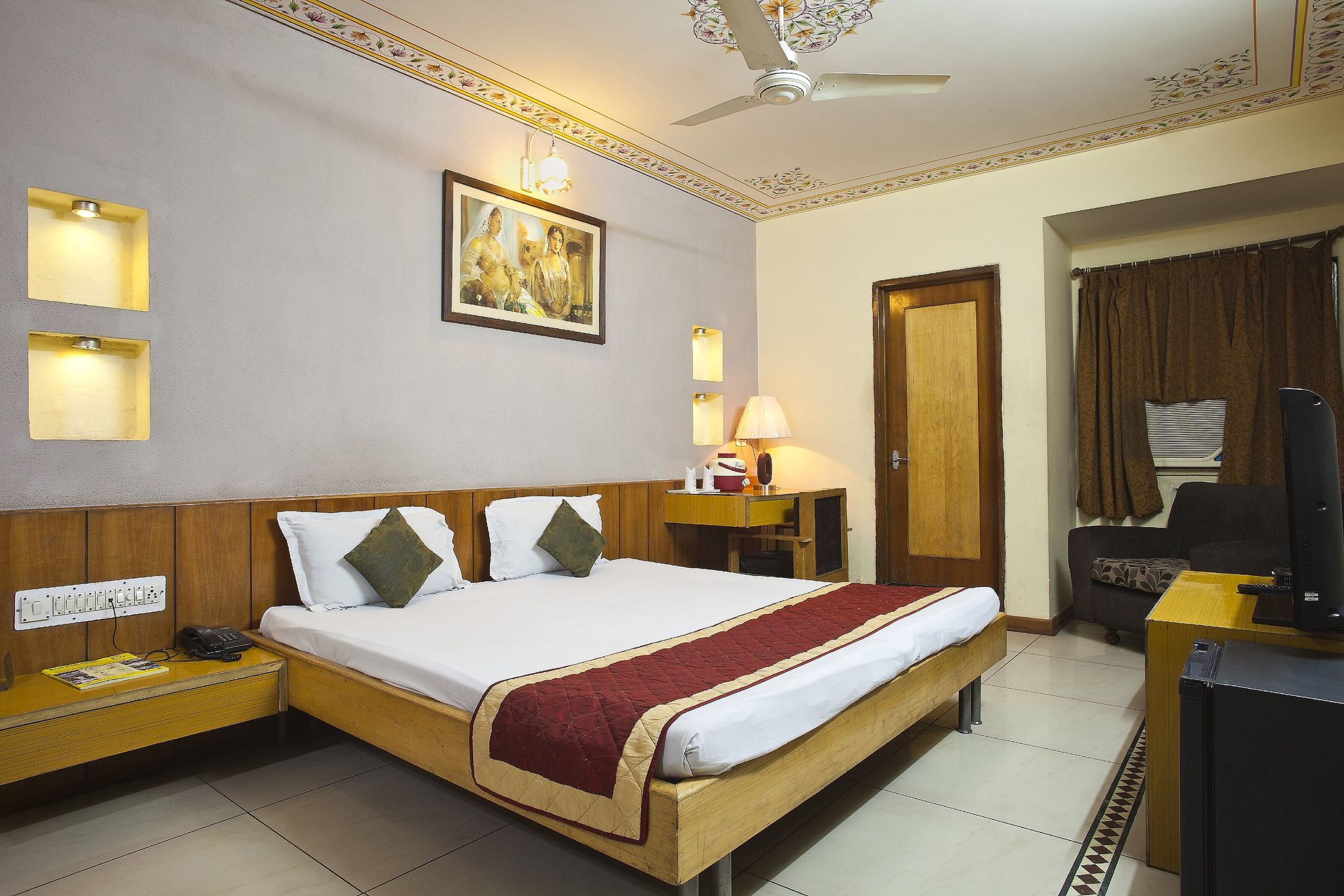 Hotel Shalimar Royal Deluxe Room 7