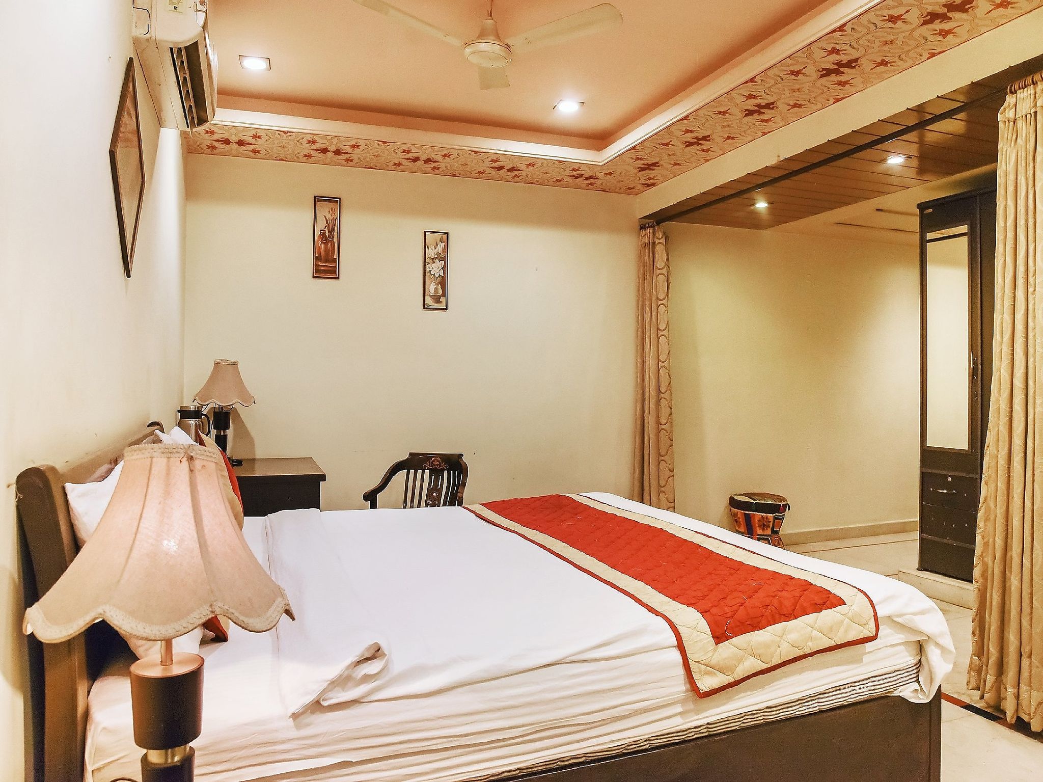 Hotel Shalimar Royal Deluxe Room 9