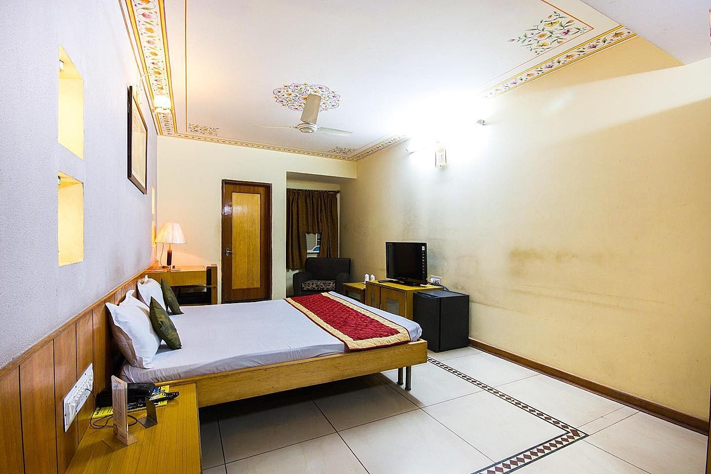 Hotel Shalimar Royal Deluxe Room 20