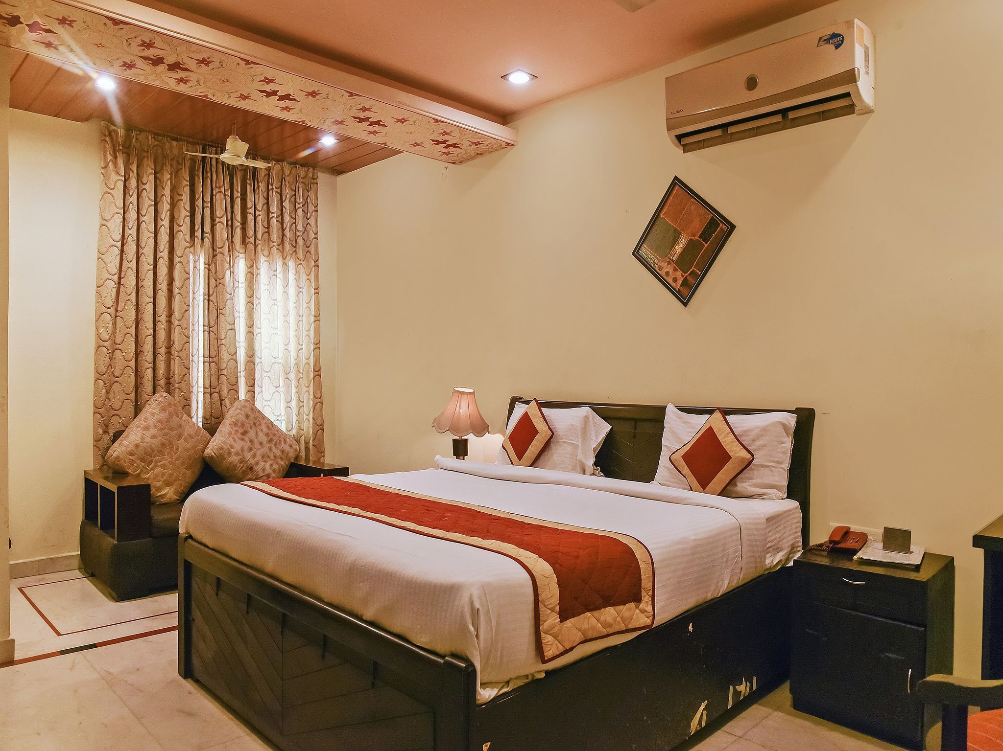 Hotel Shalimar Royal Deluxe Room 29