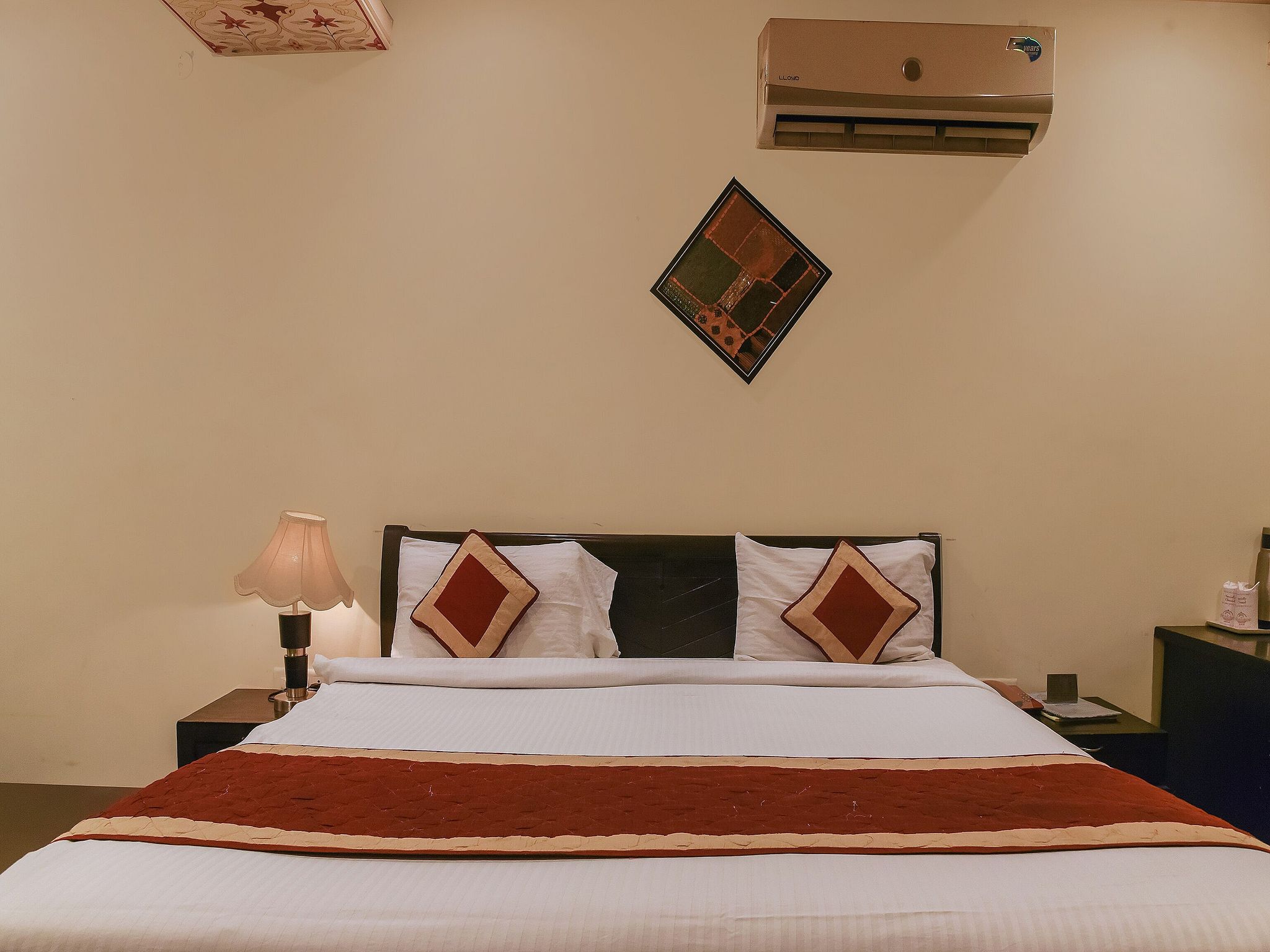 Hotel Shalimar Royal Deluxe Room 31