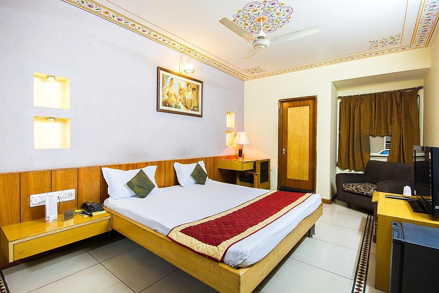Hotel Shalimar Royal Deluxe Room 25