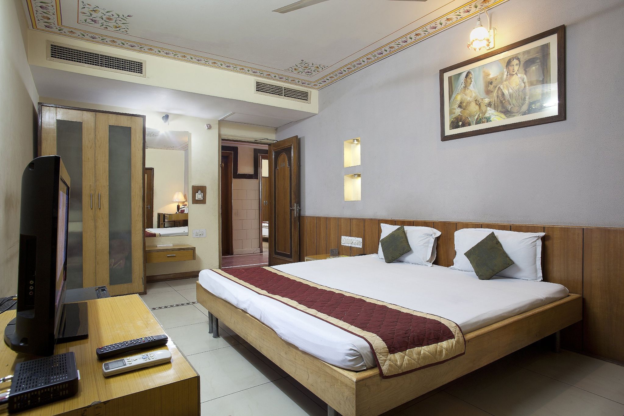 Hotel Shalimar Royal Deluxe Room 14
