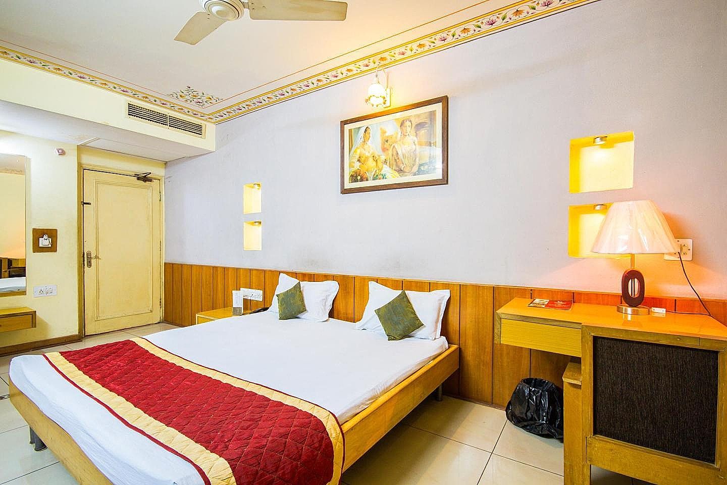 Hotel Shalimar Royal Deluxe Room