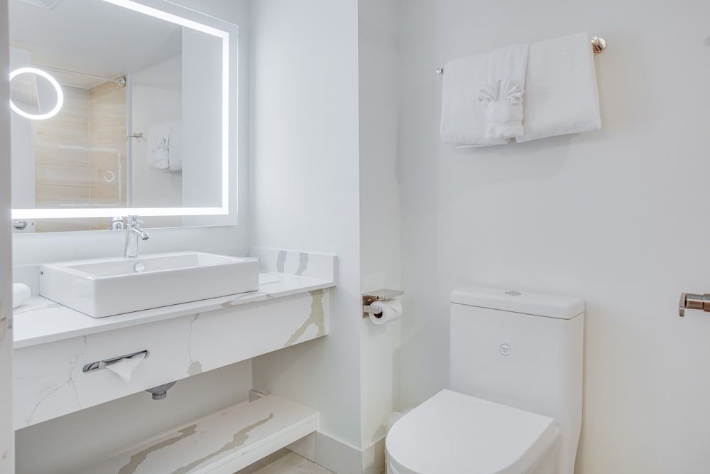 Living Water Resort and Spa Deluxe Room, 2 Beds, Waterside 8