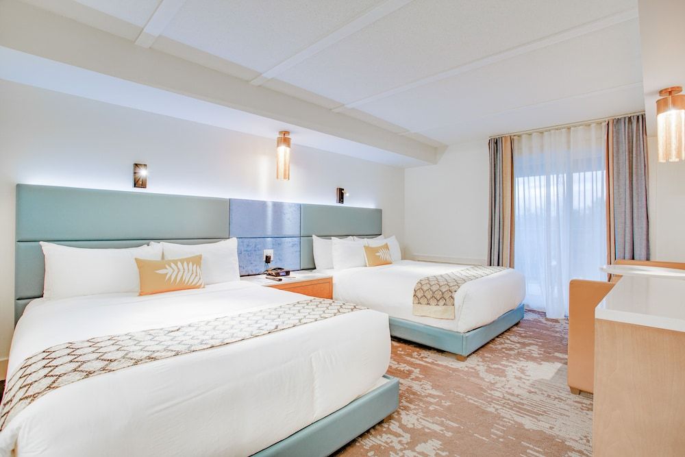 Living Water Resort and Spa Deluxe Room, 2 Beds, Waterside 4