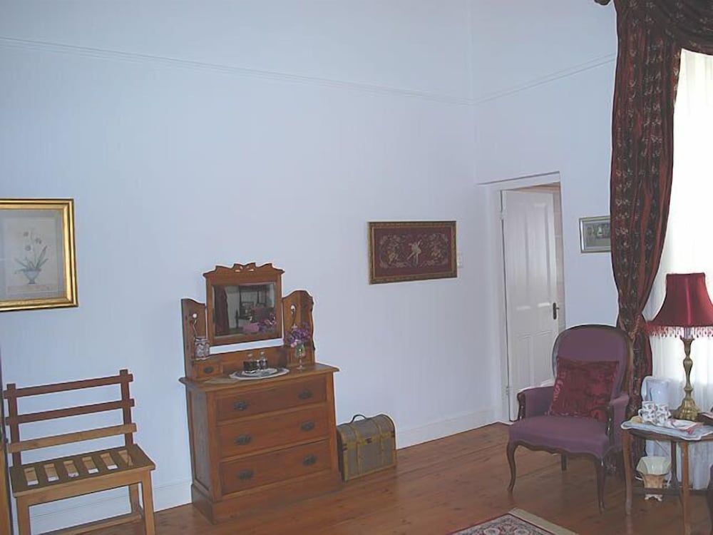 Kingna Lodge Executive Room 10