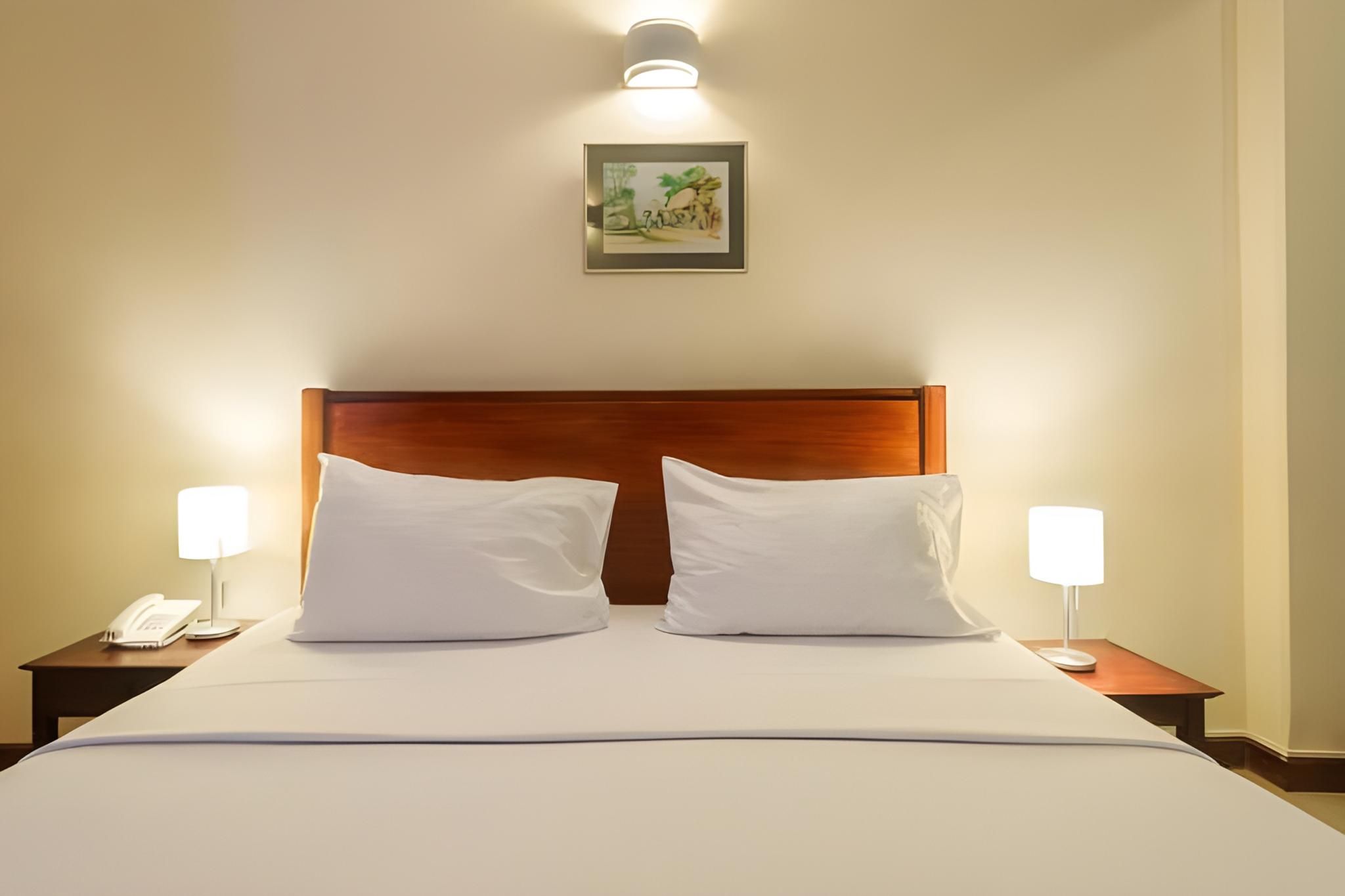Hotel Janaki Deluxe Double Room 11