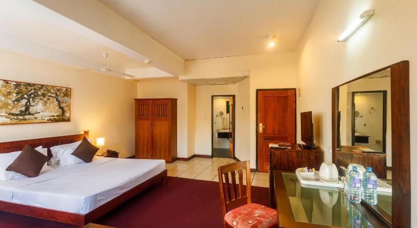 Hotel Janaki Deluxe Double Room 7