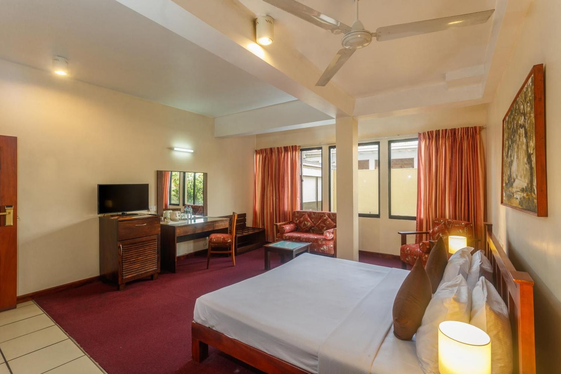 Hotel Janaki Deluxe Double Room 9
