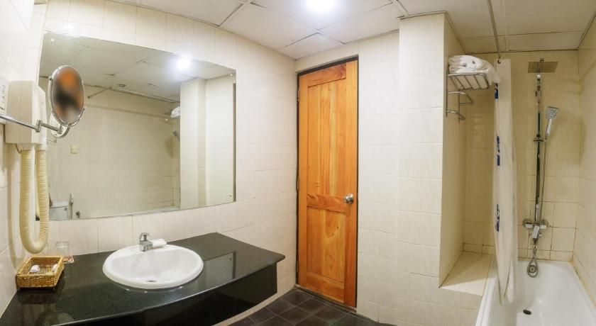 Hotel Janaki Deluxe Double Room 14
