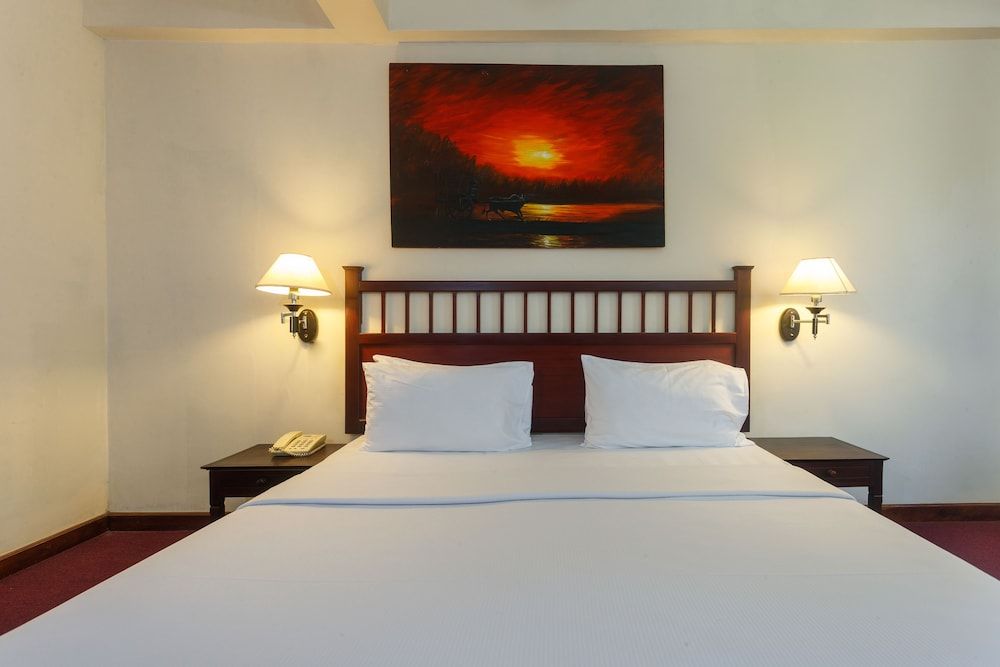 Hotel Janaki Deluxe Double Room 8
