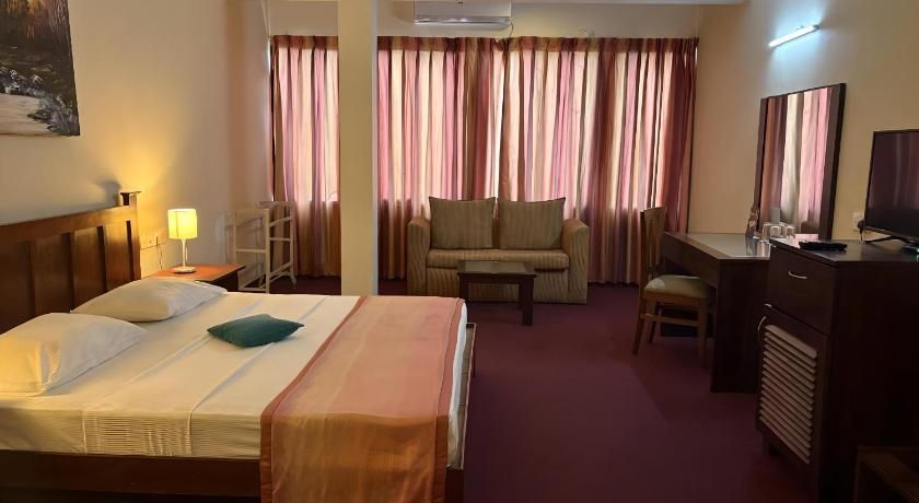Hotel Janaki Deluxe Double Room 5