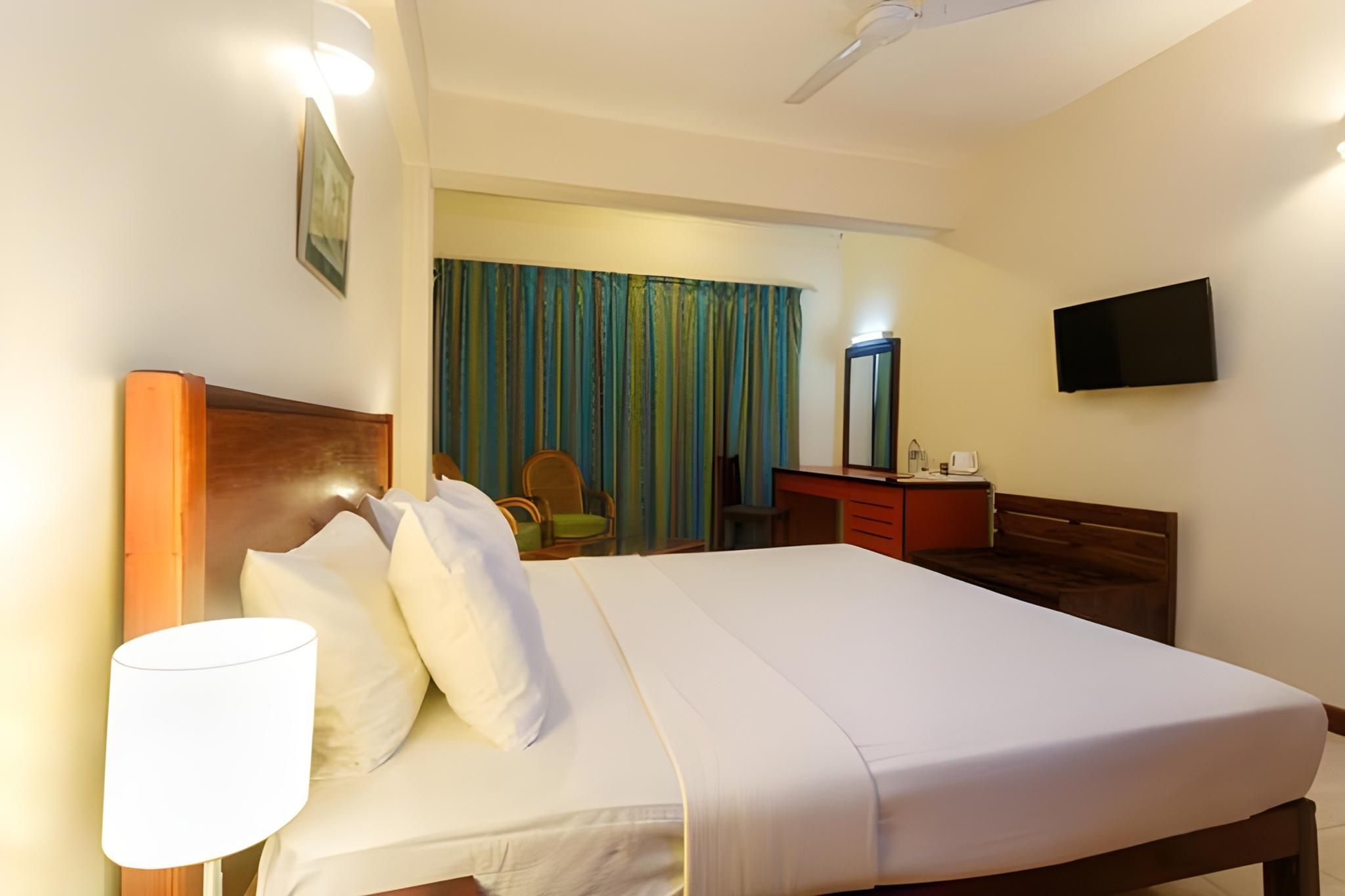 Hotel Janaki Deluxe Double Room 13