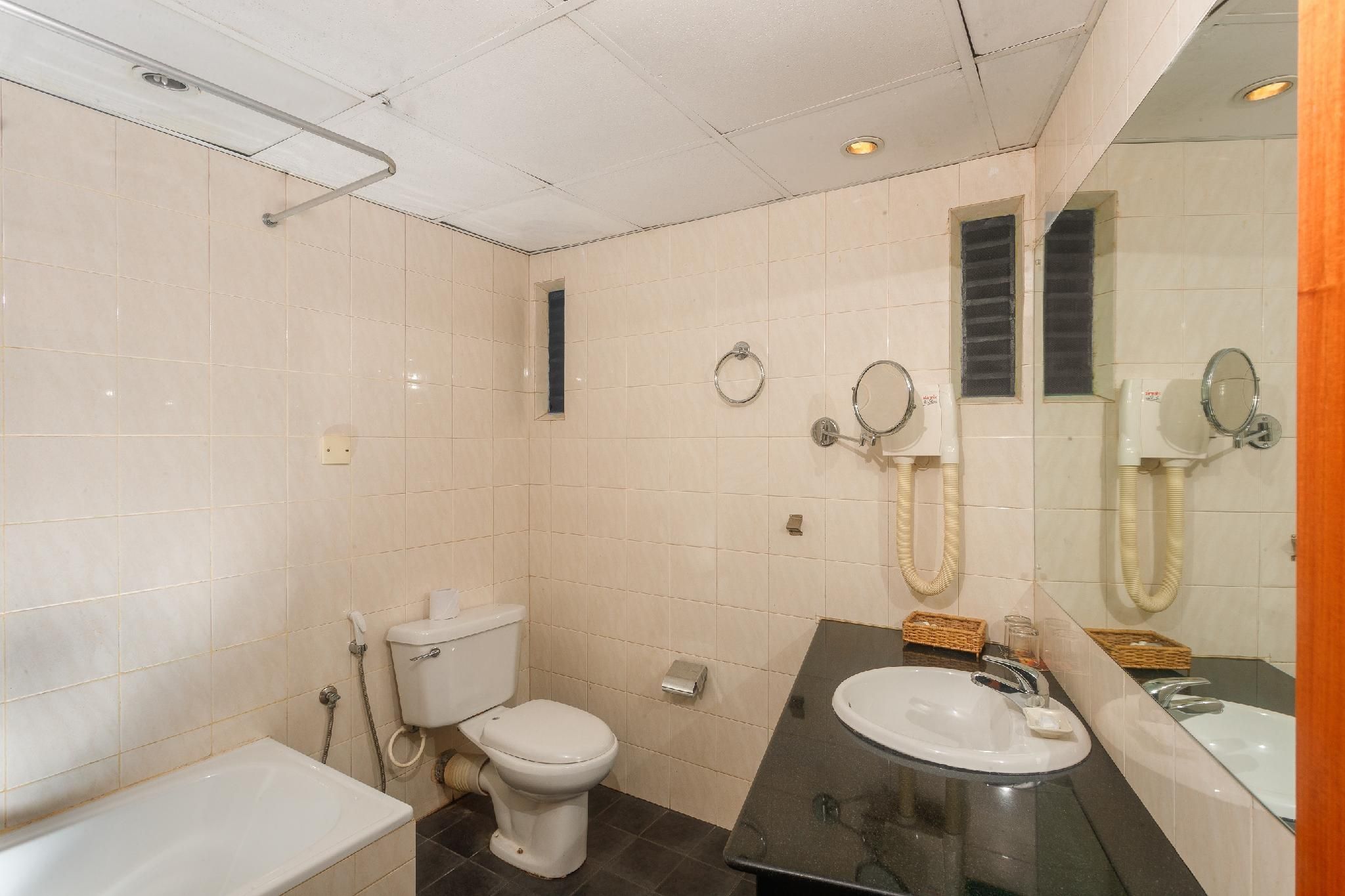Hotel Janaki Deluxe Double Room 18