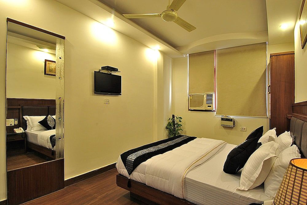 Hotel Toronto Standard Room AC Back Side 12