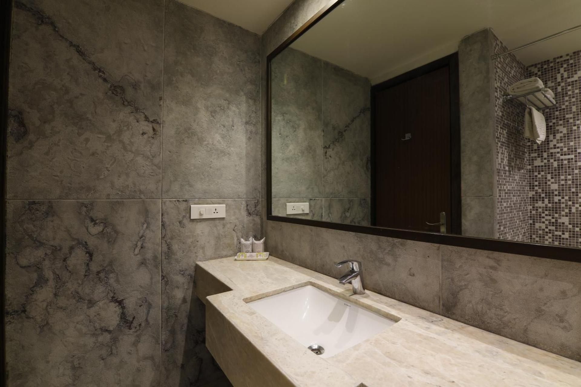 Marugarh Resort and Spa Deluxe Double Room with Garden View 4