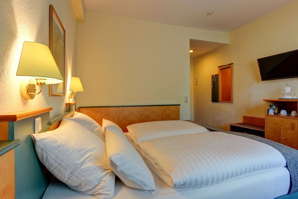 Sure Hotel by Best Western Ambassador Duesseldorf Standard Room, 2 Twin Beds 3