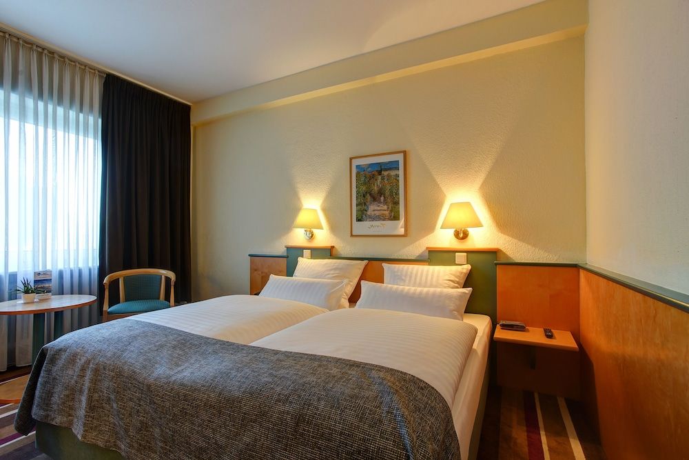 Sure Hotel by Best Western Ambassador Duesseldorf Standard Room, 2 Twin Beds 4
