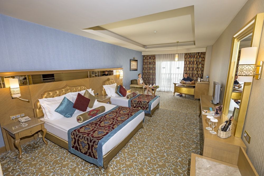 undefined Royal Holiday Palace 6