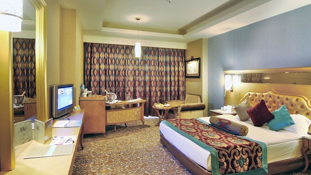 undefined Royal Holiday Palace 3