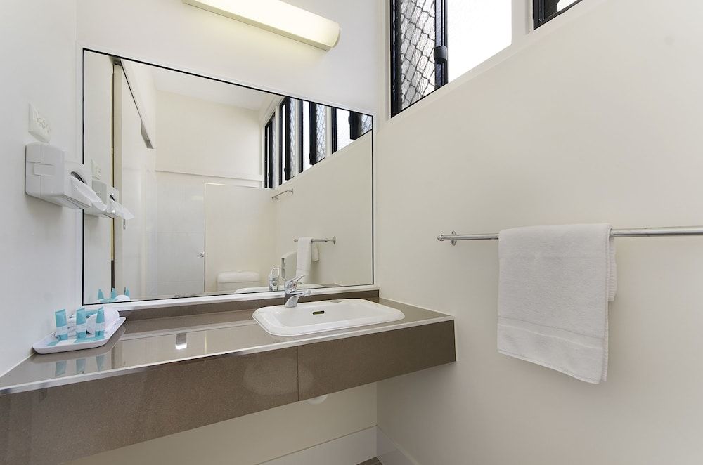 Beach House Motel Family Studio, Kitchenette 12