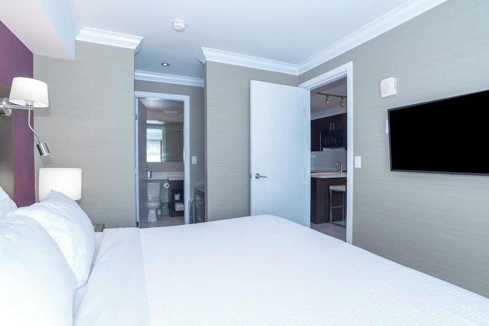 Standard Suite, 1 King Bed, Kitchen, Park View