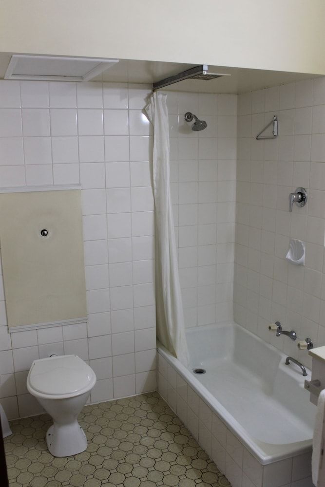 Mid City Ballarat Triple Room 4