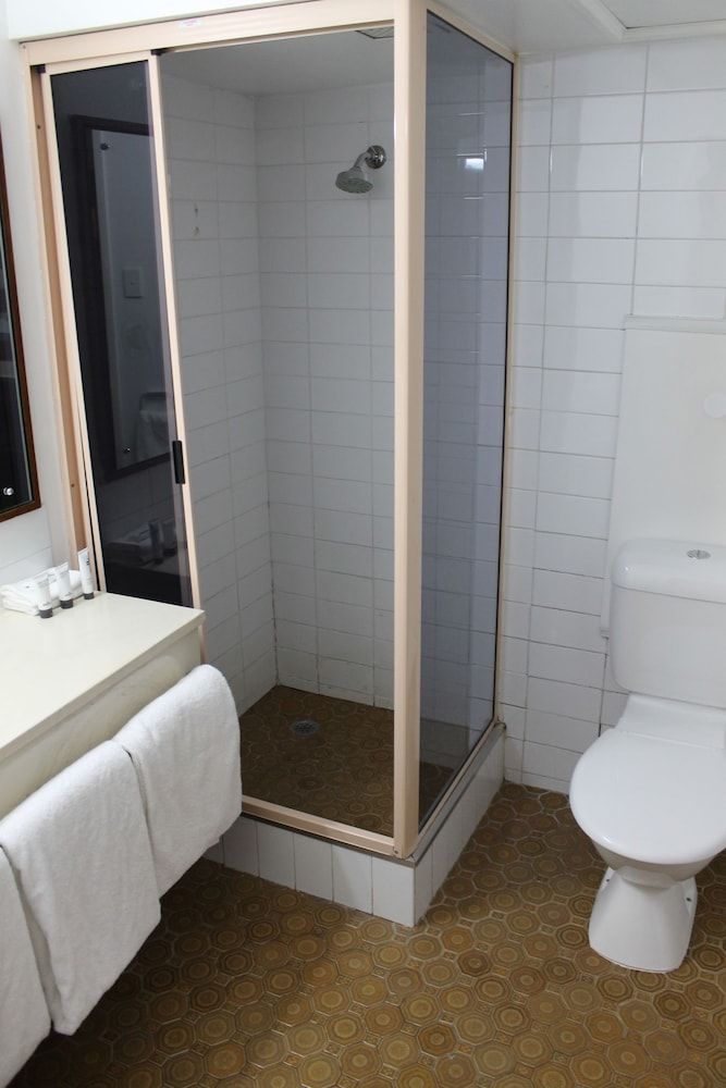 Mid City Ballarat Triple Room 5