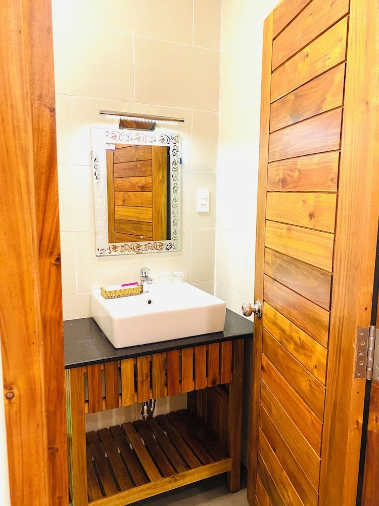 undefined Dong Xuan Hong Hotel 8