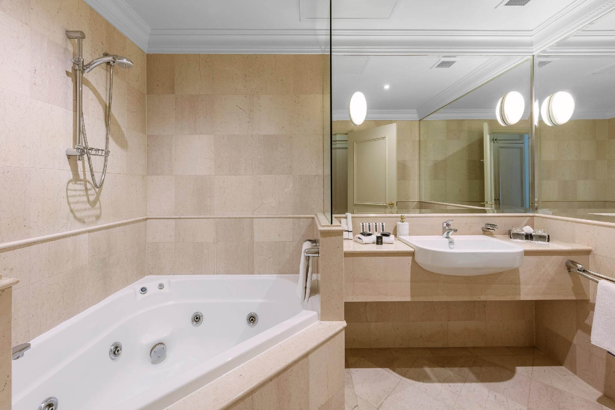 King Deluxe Spa