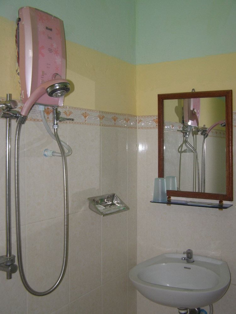 Bun Kao Guest House Twin Room 5