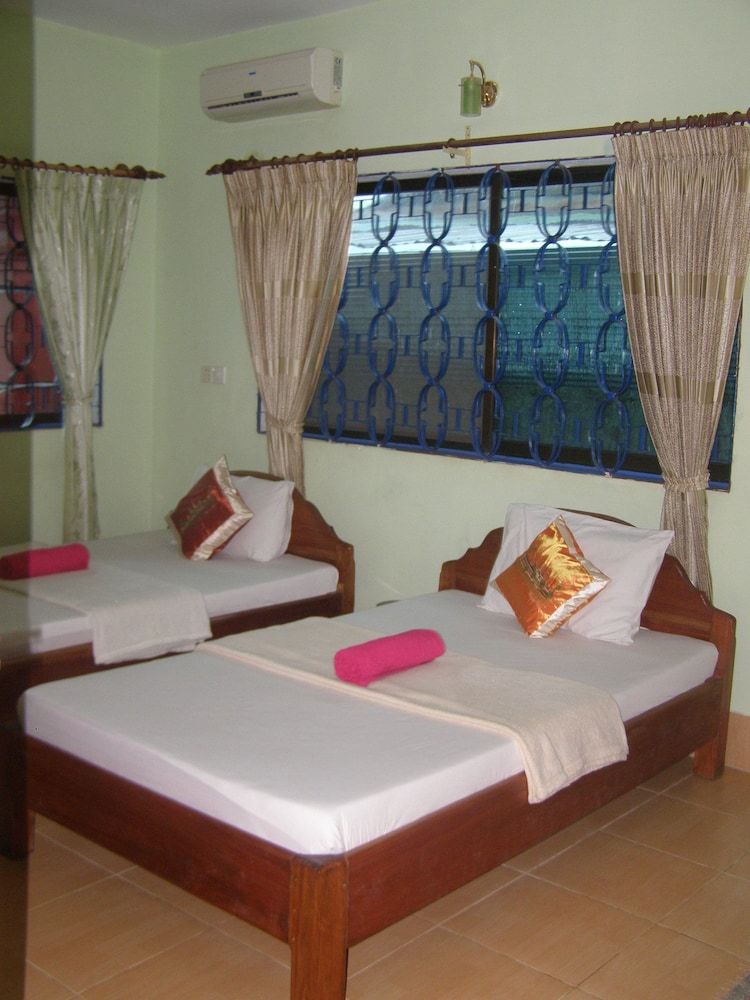 Bun Kao Guest House Twin Room 4