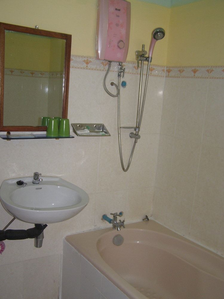 Bun Kao Guest House Twin Room 6